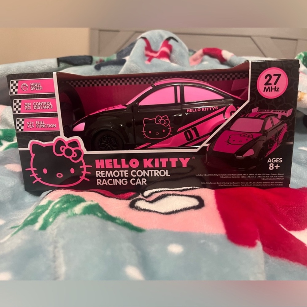 Hello kitty race car
